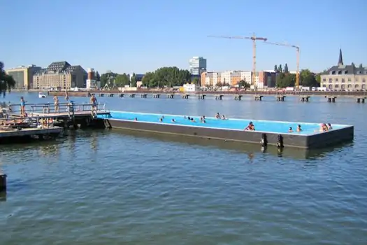 Berlin’de Badeschiff.