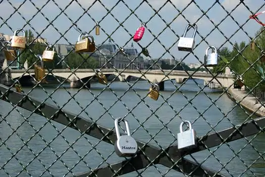 The Pont des Arts, Paris. Fotoğraf: Shaun Merritt