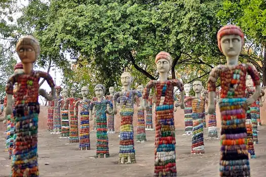 Bilezik heykelcikleri. Chandigarh Kaya Bahçesi, Hindistan. Fotoğraf: Giridhar Appaji Nag Y