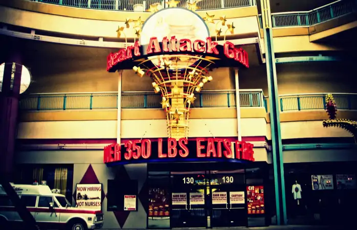 Heart Attack Grill’in girişi.