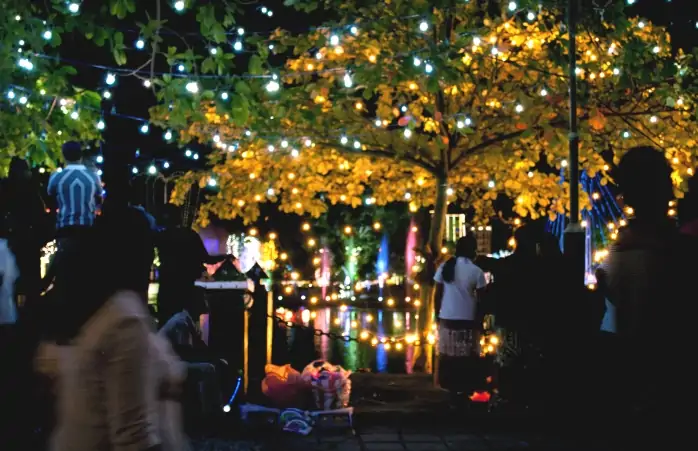 Colombo’daki Vesak’ta Buda Günü için toplanan kalabalık.