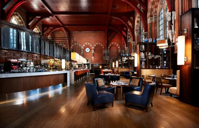 Londra’daki en lüks otellerden biri olan St. Pancras Renaissance Hotel’in barı