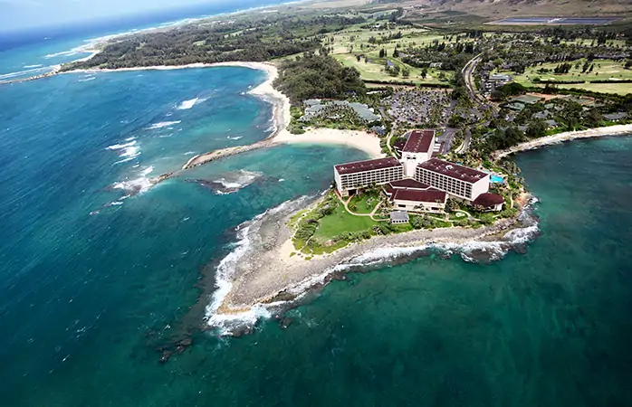 Hawaii’deki Turtle Bay Resort’un gökyüzünden bir fotoğrafı.