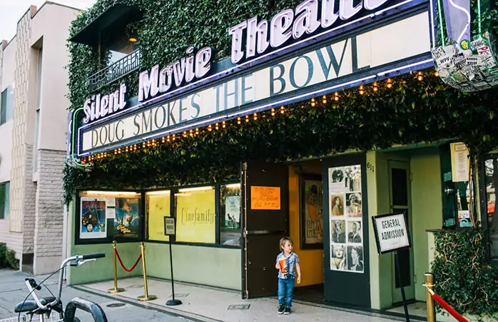 Cinefamily sessiz film salonuna bir göz atış.