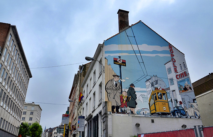 Ücretsiz müze mi? Yukarı bak ve Brüksel’deki dünyanın en iyileri arasındaki sokak resimlerini gör. 
