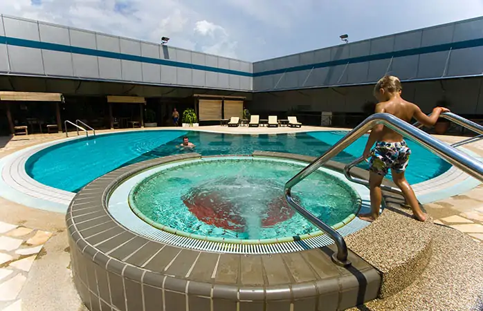 Ambassador Hotel Teras Barı’nın sunduğu ferahlama olanakları. 