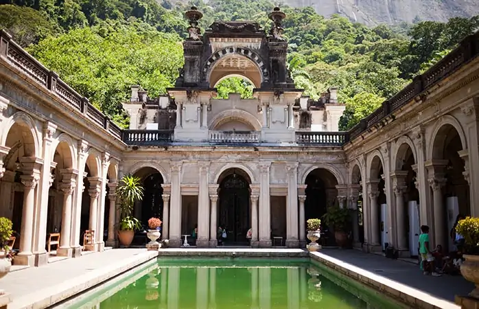 Rio de Janeiro gezilecek yerler- 1-Parque-Lage-kurtarici-isa-heykeli-gezisi-rio-de-janeiro