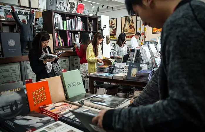 4-The-Photo-Book-Centre-hong-kong-kitapci-hong-kong-seyahat-rehberi-hong-kongda-alisveris-yapacak-yerler