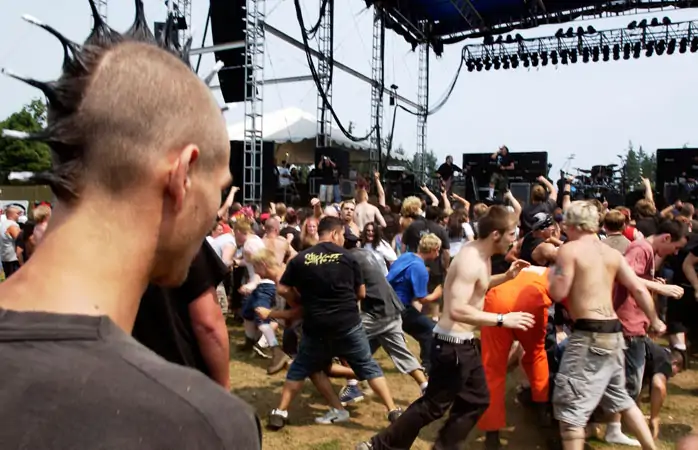 moshing-nedir-dunyanin-her-yanindan-danslar