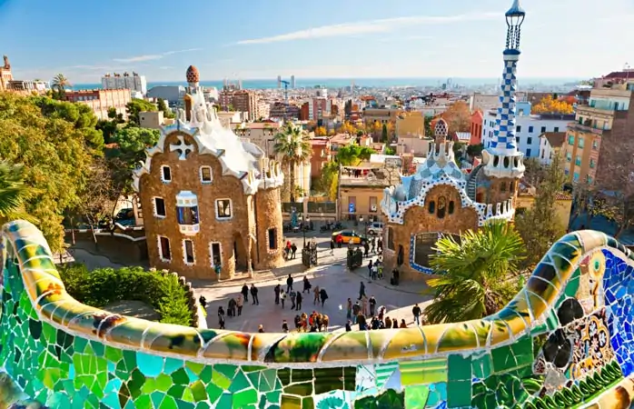 Park-Guell-barselona-mimarisi-barselonada-ziyaret-edilecek-yerler