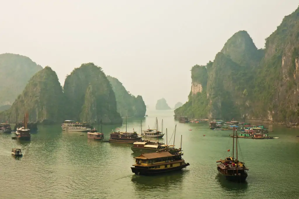 Halong Körfezi, Vietnam