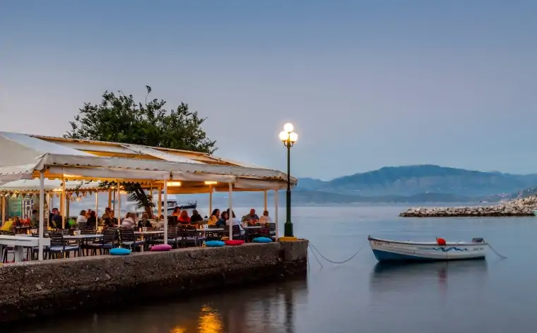 Sahil restoranı, Korfu adası 