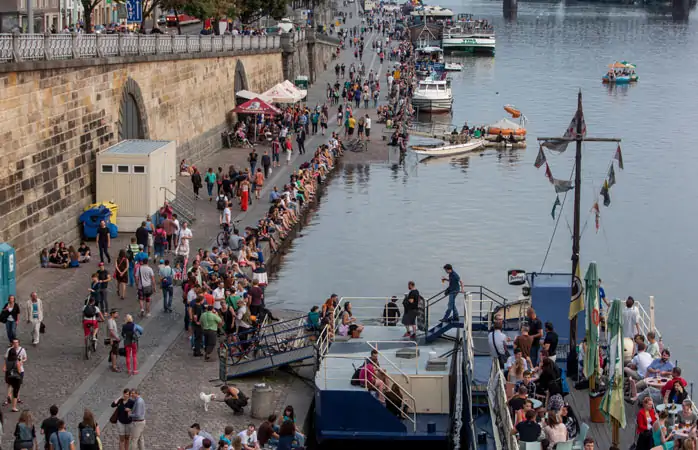 Prag'da gezilecek yerler: Náplavka