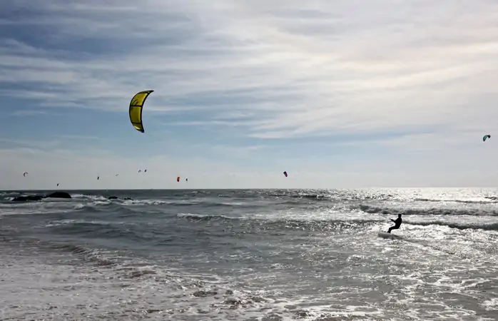 Öğrenci şehirleri- Mutlaka denemelisin: Praia do Guincho’da uçurtma sörfü