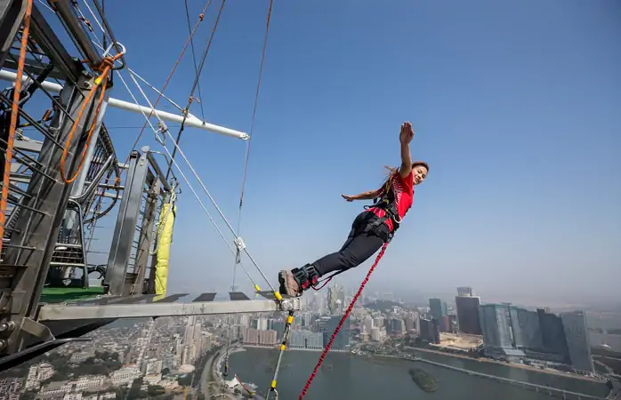 Macera dolu bir tatil- 1, 2, 3, atla! Dünyanın en yüksek bungee jumping imkanını sunan Makao Kulesi’nde benzersiz bir deneyim