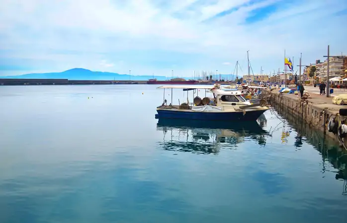 Kalamata’nın ölü sezonu, Akdeniz kıyıları tamamen sana ait