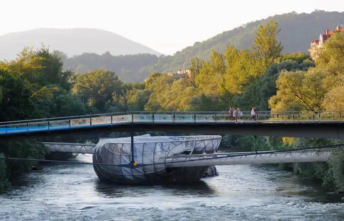 Şehrin yerlilerinin dinlenmek ve manzaranın keyfini çıkarmak için uğradığı Murinsel