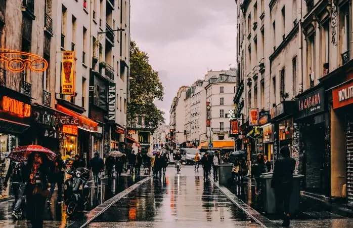 Avrupa'nın en güzel şehirleri- Yağmurlu bir günde Paris sokakları