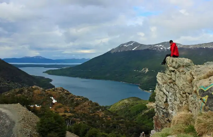 Sissi bisiklet yolculuğunun ilk gününde, Tierra del Fuego, Arjantin manzarasıyla baş başa