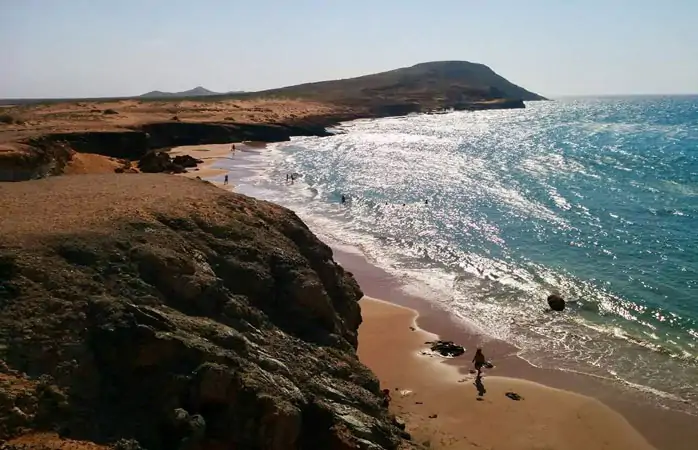 Kolombiya gezisi- La Guajira çölü dünyanın ucu diye tarif edebileceğimiz bir yer ve Cabo de Vela gibi kumsallarıyla neredeyse hiç el değmemiş bir cennet