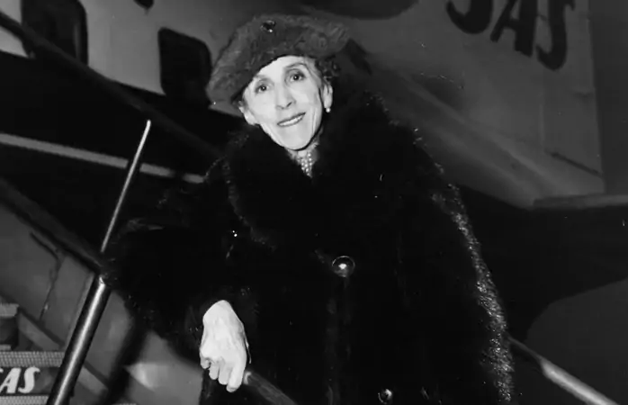 Karen Blixen çıktığı çok sayıda seyahatin birinde, Kopenhag’daki Kastrup Havalimanı’nda