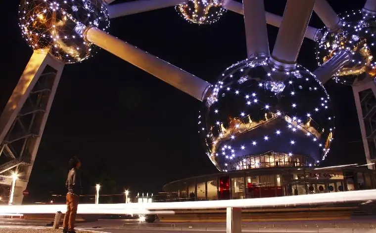 Atomium gece görüntüsü