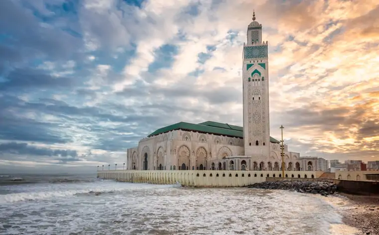 Kazablanka'da yer alan görkemli II. Hasan Camii