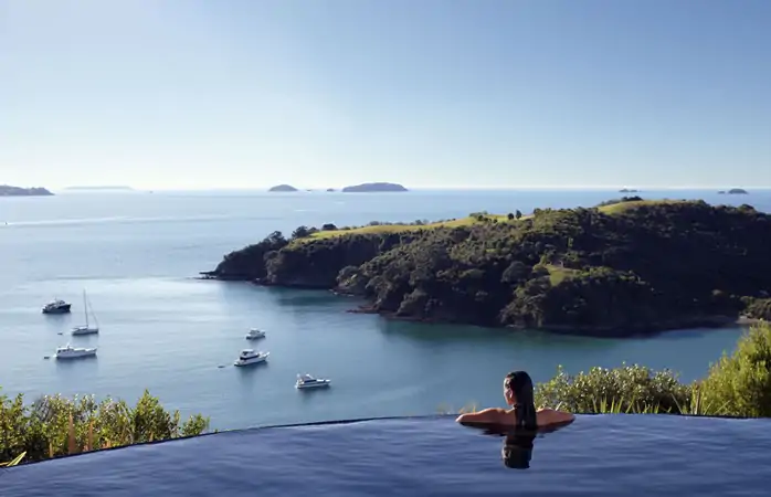 Delamore-Lodge-Waiheke-adasi-konaklamasi-yuzme-havuzlu-oteller