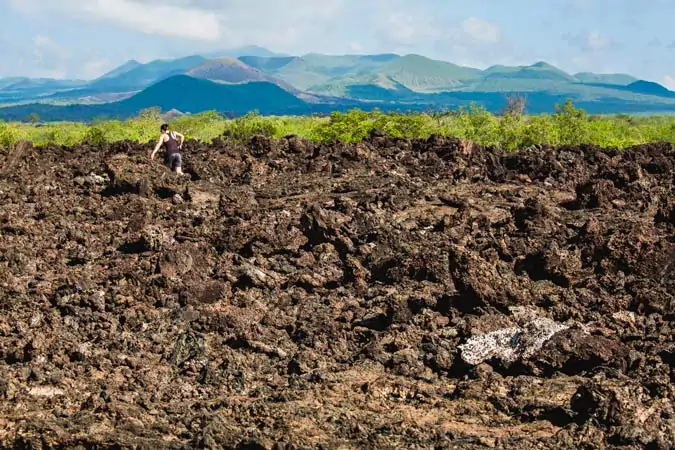 en ilginç yerler - Kenya'nın Tsavo Ulusal Parkı'ndaki ürkütücü Shetani Lav Akıntısı: Chyulu Hills'in eteklerinde volkanik bir mezarlık