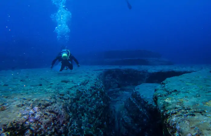 en iyi dalış yerleri- Yonaguni Adası açıklarındaki gizemli su altı anıtını keşfet