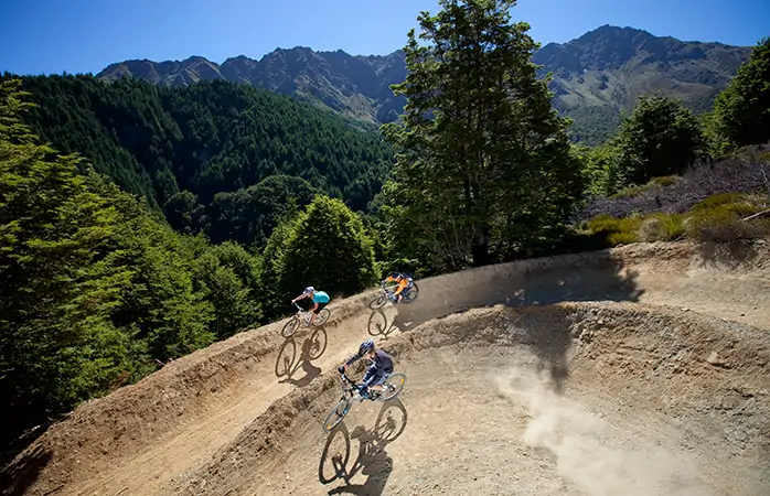 tek başına tatil önerileri -Queenstown Bisiklet Parkı’nda dağ bisikleti keyfi