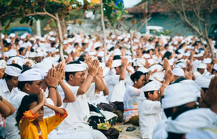 melasti-ritueli-bali-bali-gezi-rehberi-bali-ev-konaklamasi