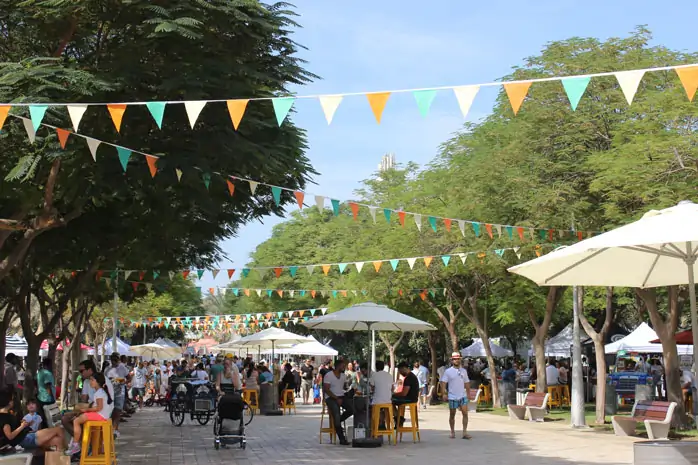 Dubai seyahat- Ripe Market’te takılardan kıyafetlere, yiyecek tezgâhlarına ve canlı müziğe kadar her şeyi bulabilirsin