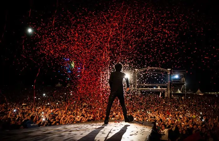 Avrupa müzik festivalleri: Papillons de nuit (Gecenin kelebekleri) sakin bir kasaba olan Saint Laurent de Cuves’de düzenleniyor