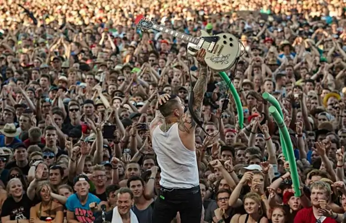 Avrupa müzik festivalleri: Adından da anlaşılabileceği gibi, Nürburg’daki Rock am Ring büyük bir rock müzik festivali 