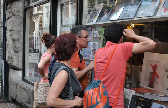 Amsterdam sokakları: De-Nieuwe-Hoogstraat_Visit_Amsterdam