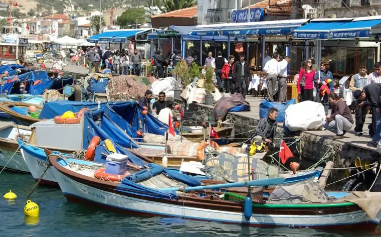 Eski Foça, balıkçılar, harika bir deniz ve huzur: Daha ne isteyebilir ki insan? © <a title=