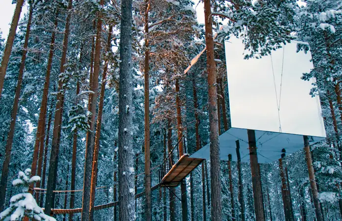 Kuzey Işıkları otelleri- Kuzey Işıkları, Tree Hotel’deki Mirrorcube odası.