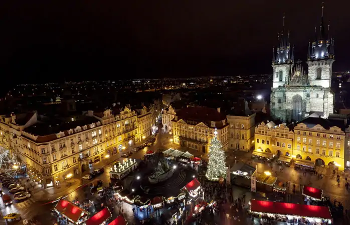 Noel pazarları- Prag’ın Tarihi Semt Meydanı’nda kurulan simgeleşmiş Noel pazarı